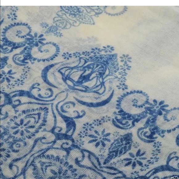 Scarf - Picture 5 of 6